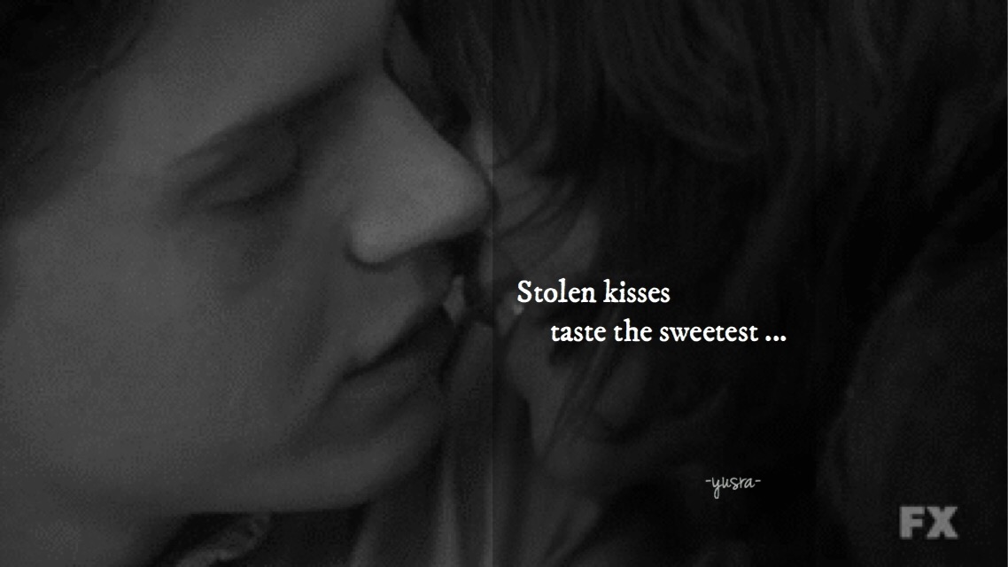 Сладкова враги целуют жадно читать полностью. Гифка страстный поцелуй в губы. Поцелуй с языком. Страстный поцелуй с языком. Долгий поцелуй с языком.
